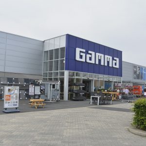 Gamma Hoorn; Klussen in huis